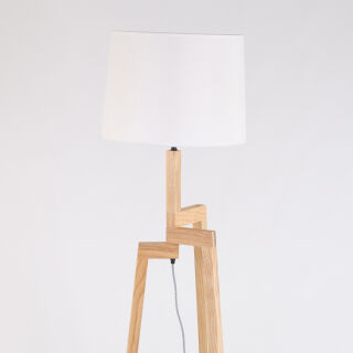 tolle Holzstehleuchte Bess von Steinhauer