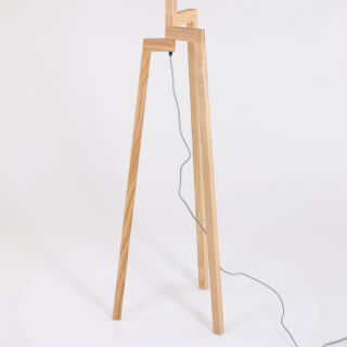 tolle Holzstehleuchte Bess von Steinhauer