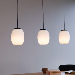 Dyberg Larsen DL39 Pendelleuchte long opal schwarz