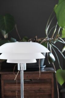 Dyberg Larsen DL31 Tischleuchte opal chrom