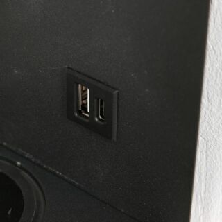 Mexlite Wandleuchte Upround mit USB Anschluss und Wireless Charger schwarz