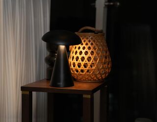 Kinoko XS Akku LED Tisch- und Wandleuchte matt schwarz